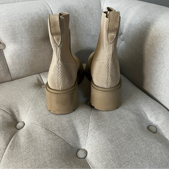 Steve Madden NEW Holley Chelsea Boot SIZE 7 - Picture 4 of 6